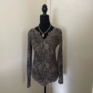 Long sleeve animal print v-neck